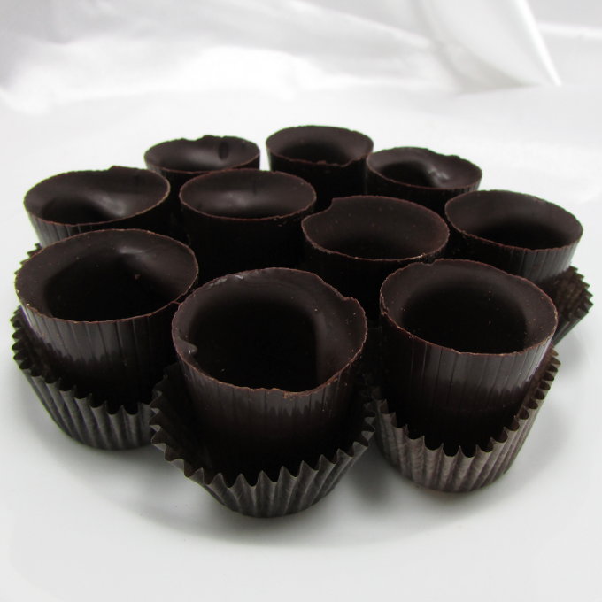 https://www.divinechocolatier.com/sites/divine/files/SHOOTERS-10_0795_680_nobox.JPG